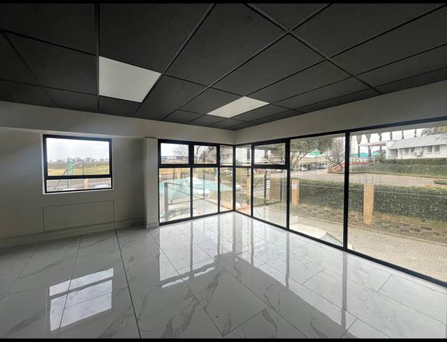 267M² OFFICE TO LET IN MEADOWDALE